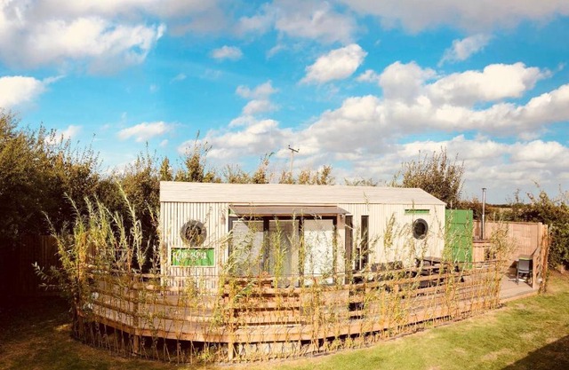 Green CargoPod at Lee Wick Farm Cottages & Glamping