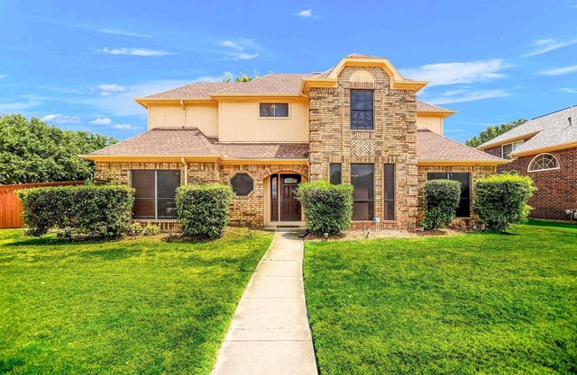 Green Cottage- Spacious 4-bedroom house in Mesquite with beautiful backyard