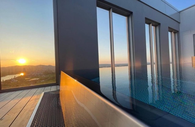 green high-end apartment close to metro, uno-city, e-parking, pool, gym, sauna