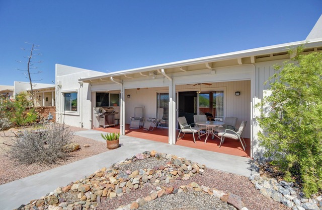 Green Valley Abode w/Pool Access & Mtn Views