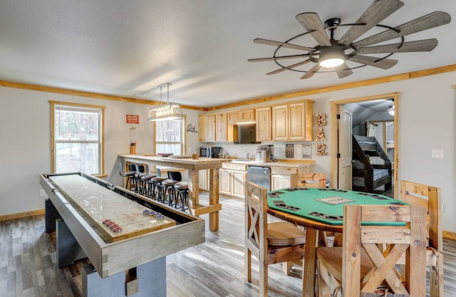 Greers Ferry Lake Access & Deck: Group Getaway!