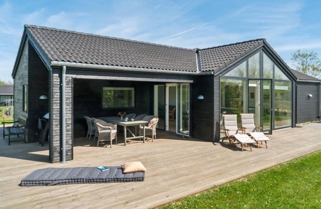 "Gregor" - 300m from the sea by Interhome