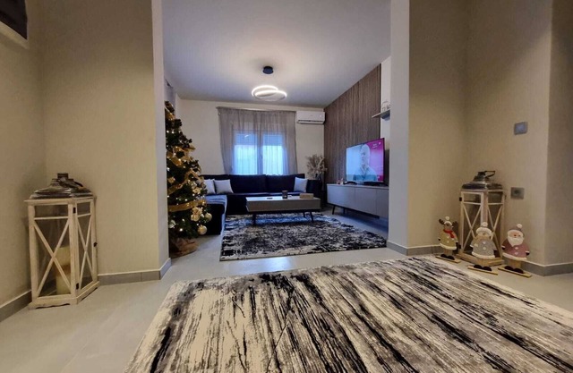 Grey Serenity - Charming 2-bedroom house in lovely Trikala with WiFi, AC
