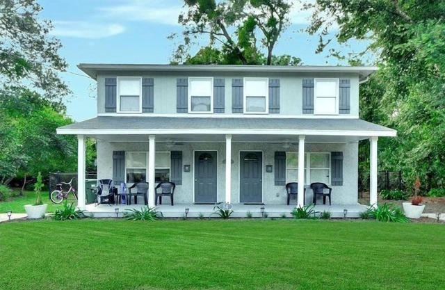 Gritz Carlton (B) - cozy two bedroom duplex within walking distance to beach