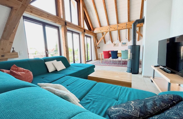 Große Maisonette 2-8 Pers, Hell, Fernblick, Balkon, Nähe Europa Park & Freiburg