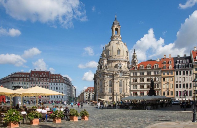 Großes Apartment im Zentrum von Dresden, 2 Schlafzimmer, 2 Bäder, Balkon