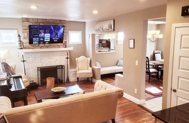 Grosse Pointe Area Cottage Canals & Kayak Experience w/ WiFi