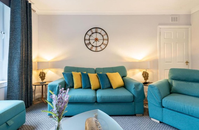 Ground-fl Two Bedroom Apartment in Bridge of Allan