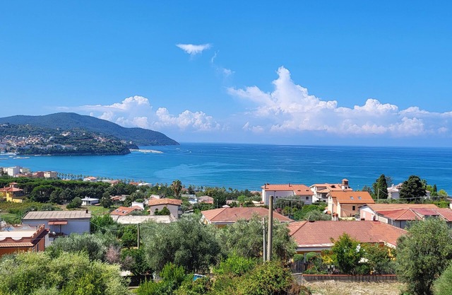 Ground floor apartment in a villa with garden and parking.