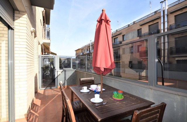 Ground Floor Apartment with Garden, Pool, A/C, BBQ, Near Beach