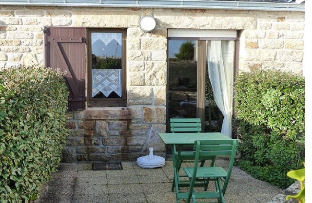 Ground floor studio with garden and sea view, Penmarch Kerity