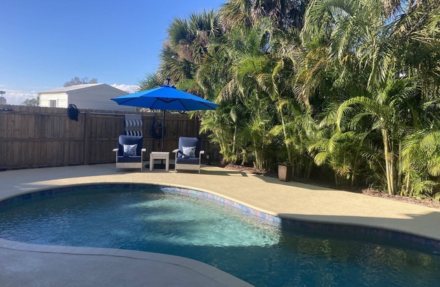 Ground Floor, walking distance to fishing pier, restaurants & shopping.