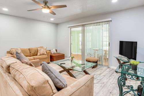 Group Getaway with Deck and Yard in Lakeland!