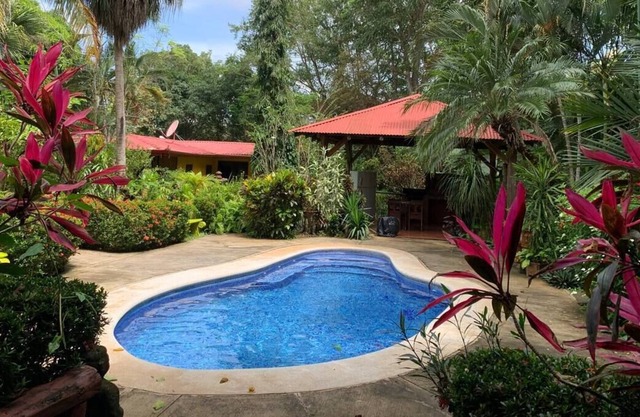 Guacalillo Cabin with Pool