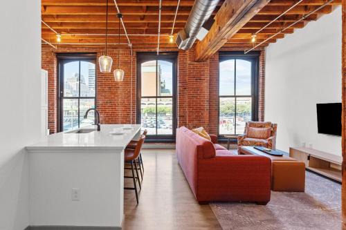 Guest Fave - 5 Star Stay Downtown - ADA Accessible