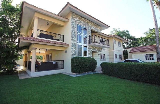 Guest-friendly 14BD complex in central Sosua, 2 pools, fast Internet, cable TV