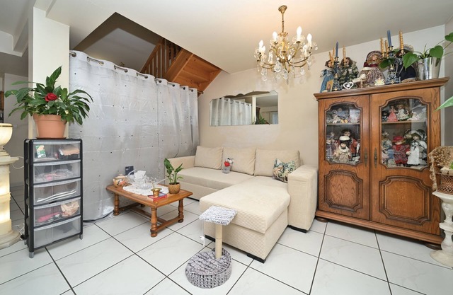 Guest House 'Chambre Parentale Dans Maison' with Mountain View, Shared Terrace and Wi-Fi