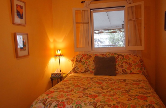 Guest House Cottage in the West University neighborhood