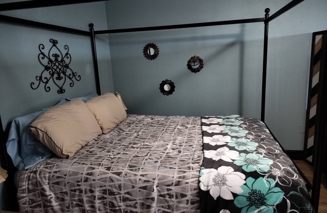 Guest house studio close to downtown.