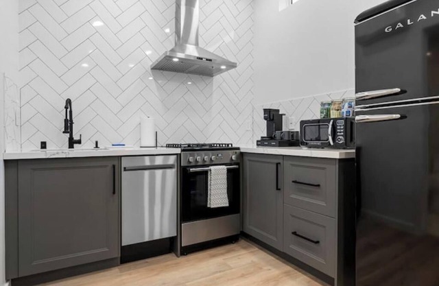 Guest house w/2BR 2bath by DTLA East Los Angeles