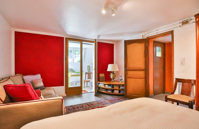 Guest Room 'Txori Etxea - Garden Level' with Pool, Kitchen, Breakfast