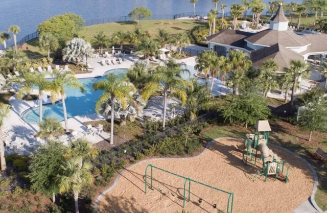 Guest suite with swimming pool