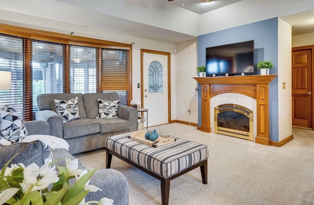 Guest Unit at Villa w/ Outdoor Pool & Fireplace!