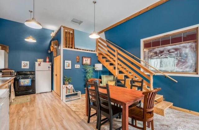 Guesthouse 1/4mi to Lowman Beach! Outdoor patio and firepit, wood fireplace