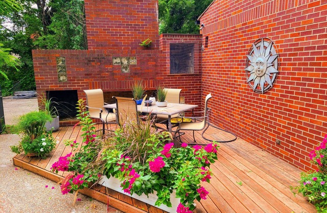 Guesthouse 3 bedroom suite in Overland Park