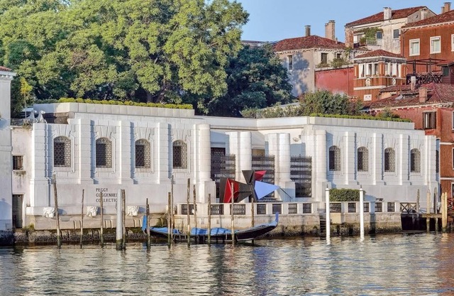 GUGGENHEIM NEXT 10pax, Aircond, Wifi