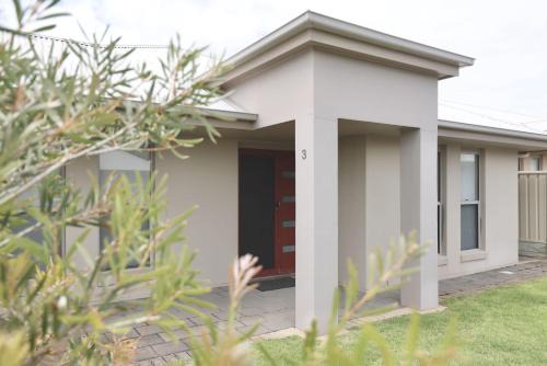 Guichen Villa 3 - Wi-Fi Pets welcome outside