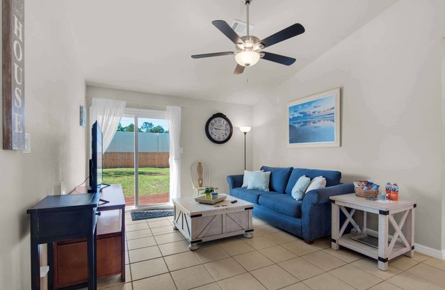 Gulf Breeze Beach Getaway: Family & Pet-Friendly!