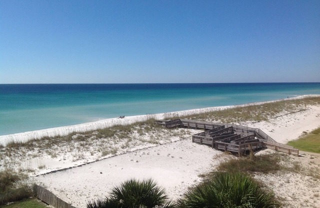 Gulf Front 2 bedroom Beautiful Pensacola Beach