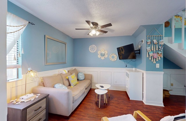 Gulf-view 2-story condo near the beach with porch, streaming, W/D, & central AC