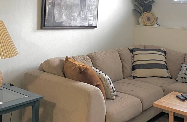 Gull BnB - Lower Suite w/Fireplace