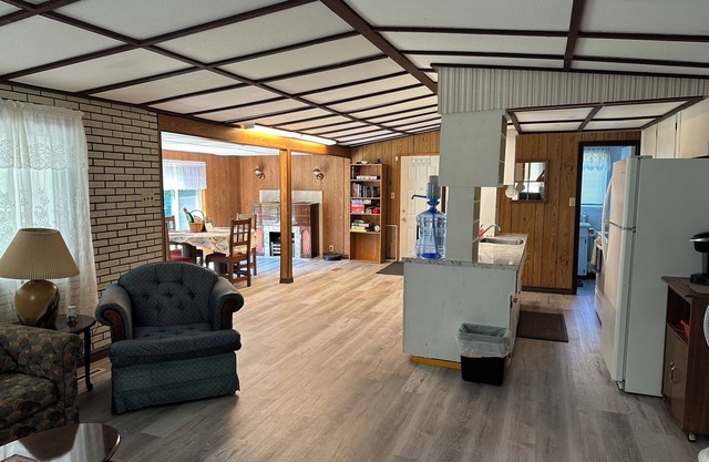 Gull lake-cozy cabin,perfect for family gatherings with easy access to the lake