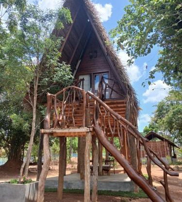 Habarana Chena Hut - Air conditioning Private Cabana with Balcony