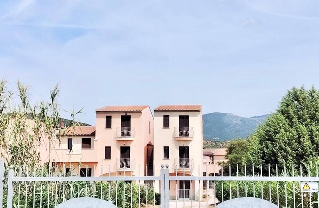 Hadley House Key to Villas