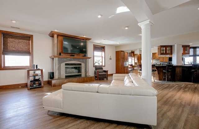 Hagenow Penthouse Suite 3500 Sq. Ft Executive Suite Downtown Lincoln