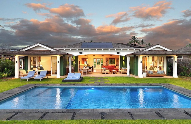 Hale Leilani: Plantation Villa w/Ocean View, Pool