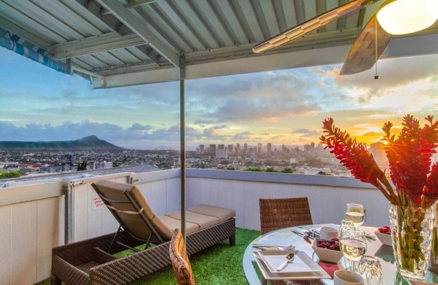 Hale Mahalo: A Cozy 3BR Retreat, Rent with Neighboring Home for More Space!
