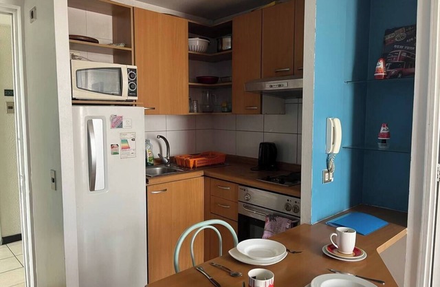 Half a block from Sta Lucia subway Comfortable 1 bedroom