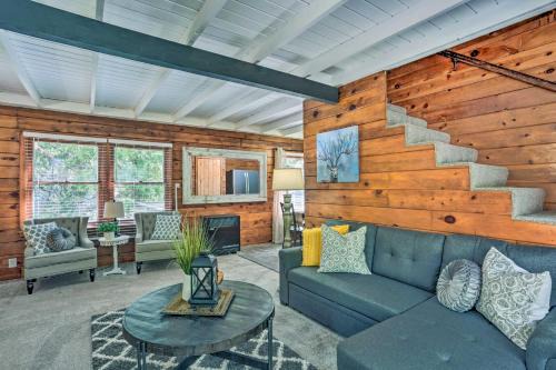 Half-Mi to Shaver Lake Cabin with Wraparound Deck