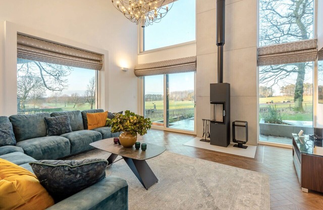 Hall Court House - Three Bedroom House, Sleeps 6