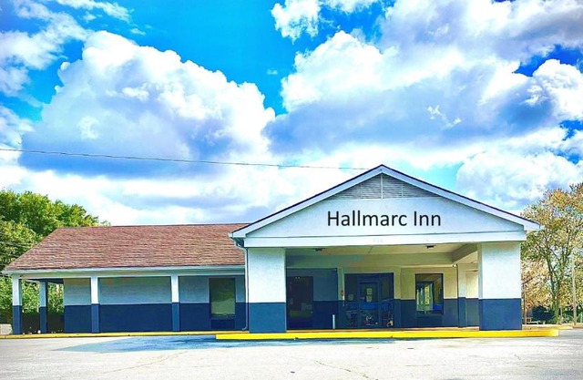 Hallmarc Inn