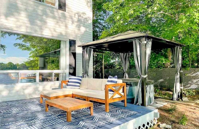 Hambly House - Luxury Waterfront Cottage w/Sand Beach & Hot Tub!