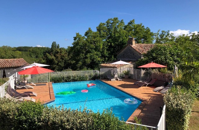 Hameau de 3 Maisons Individuelles en Pierre Avec Piscine à Débordement