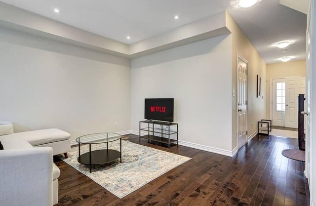 Hamilton 3BR Gem - Comfort Stay, City & Nature Mix