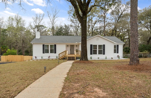 Hamilton Hideaway- Pool, Creek View w/Scenic Deck