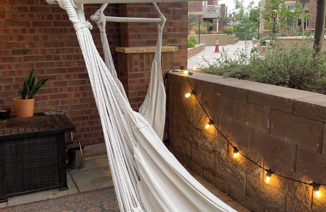 Hammock Hideaway- Close to Trails, Restaurants & Downtown